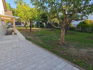 a sidewalk next to a tree in a park at Ferienwohnung ERSO in Wutöschingen