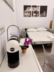 a blender on a counter in a room with a bed at Casa Valentina in Tropea