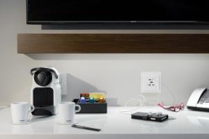 Uma TV ou centro de entretenimento em LUMA Hotel - Times Square