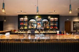 a bar with a marble counter in a restaurant at Oasis Beach & Spa - Blue Pearl in Saïdia