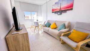 a living room with a couch and a tv at Apartamento Luz de Almoradi in Almoradí