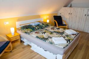 a bedroom with a bed and a desk and a chair at Privet Apartman in Balatonfüred