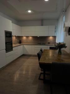 O bucătărie sau chicinetă la Koidula Old Town Apartment