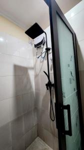 a shower with a blow dryer in a bathroom at Executive Deluxe Studio Apt-Osu in Christiansborg