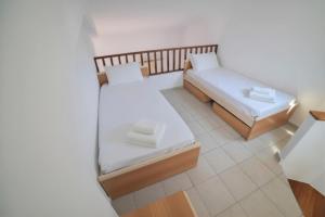 a small room with two beds and a couch at Sea View Maria in Fourka