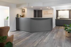 an empty lobby with a reception desk in a hotel room at Hotel Arlington in Arlington