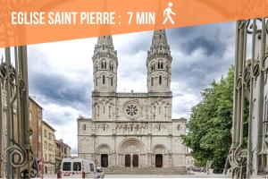 a cathedral with a van parked in front of it at Le Fonctionnel - Central in Mâcon +7 photos