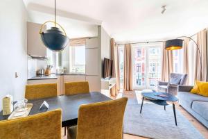 a living room with a table and a couch at SEETELHOTEL Ostseeresidenz Ahlbeck in Ahlbeck