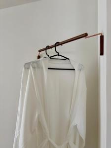 a white curtain hanging on a metal rack at Boutique Apartment mit Balkon, Küche, Zentral, HDZ, BALI THERME, GOP in Bad Oeynhausen