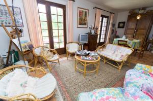 a living room with chairs and a couch and a table at Gite de Loche in Quet-en-Beaumont