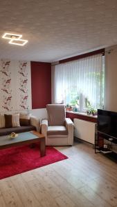 a living room with a couch and a tv at Ferienwohnung Hebestreit in Kirchworbis