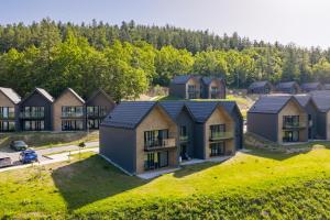 an aerial view of a row of houses at Lake Chwil 5618 widok na zalew i góry in Sosnówka