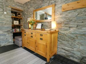 a mirror on a wooden dresser in a stone wall at Garreg Ddu in Blaenau-Ffestiniog +10 photos