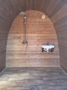 a bathroom with a sink in a wooden wall at Kivipalu kämping in Allika
