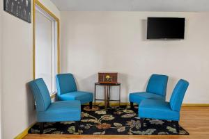 a waiting room with two blue chairs and a table at Americas Best Value Inn in Danville