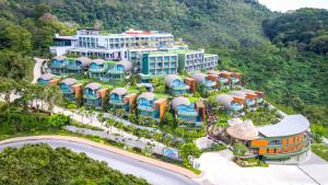Ptičja perspektiva objekta Crest Resort & Pool Villas - SHA Extra Plus