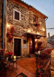 a stone building with two tables in front of it at Casa Amiata 2 in Montelaterone