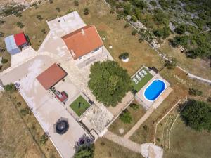 an overhead view of a house with a yard at Potkova in Lađevci