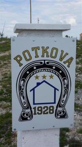 a white sign with a raleigh sign on it at Potkova in Lađevci