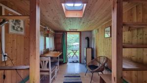 a room with wooden walls and a table and chairs at Naturerlebnishof Uferloos in Kienitz