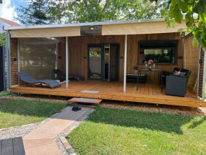 a house with a deck in the yard at Stumpf Verpachtung Gbr in Treuchtlingen