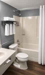 a bathroom with a white toilet and a shower at Hotel Arlington in Arlington
