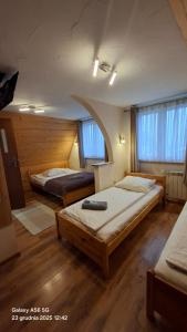 a bedroom with two beds in a room at U Bizioma in Murzasichle