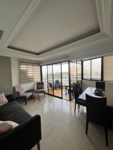 a living room with a couch and a table and chairs at aprtamento CTG in Cartagena de Indias +12 photos