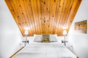 a bedroom with a large bed with a wooden ceiling at Alderbrook A-Frame in Union