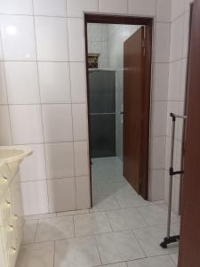 a bathroom with a shower and a glass door at Suíte Gigá 1 in Brotas