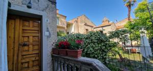 a door with a potted plant on a balcony at Vicolo dell'Orto in Montaione