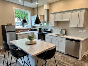 a kitchen with white cabinets and a table with chairs at River Stone Villa - 2Bedroom/2Bath - No Step Entry in Bellevue