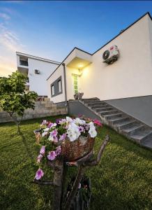 a flower basket in the yard of a house at Apartment Arma in Mostar