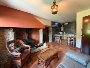 a living room with a couch and a fireplace at Casa, al lado de las playas in Cee