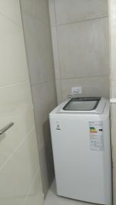 a washer and dryer in a room with a wall at Dpto tte ibañez in Cipolletti
