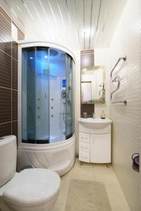 a bathroom with a toilet and a sink and a shower at PaulMarie Apartments on Parijskoi Kommuny in Gomel