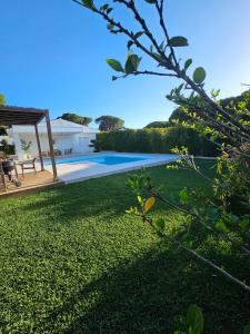a yard with a pool and a gazebo at Casa Robert in Conil de la Frontera
