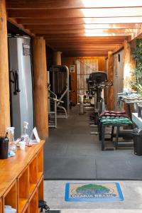 a gym with a refrigerator and other equipment in a room at Loft completo no Centro de Itaipava in Araras Petropolis