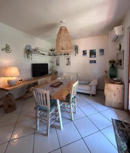 a living room with a table and a couch at daNilomare in Marcelli