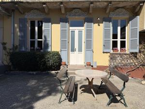 a table and chairs in front of a house at Zucca s home in Baveno +5 photos