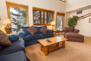 a living room with a blue couch and a coffee table at Quicksilver #1602 in Keystone
