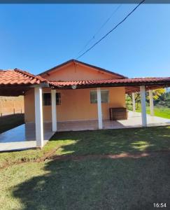 a small yellow house with a roof at Casa amarela in Gonçalves