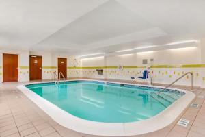 a large swimming pool in a gymnasium at Sleep Inn & Suites Pensacola - University Area in Pensacola