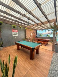 a ping pong table in a room with a pool table at PUMMA BUDGET HOTEL in Canaã dos Carajás