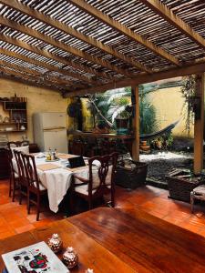 a dining room with a table and chairs and a kitchen at Coliving Granada in Envigado