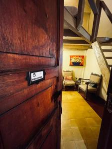 a room with a wooden door with a sign on it at Coliving Granada in Envigado