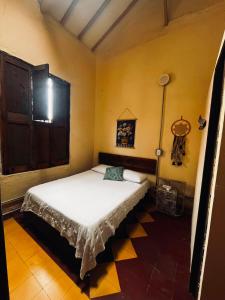a bedroom with a bed in a room at Coliving Granada in Envigado