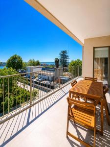 a balcony with a table and chairs and a view at Entrecubos Apartamentos in Olhão