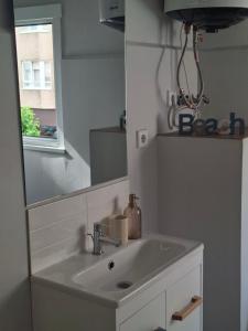 a bathroom with a sink and a mirror at Apartamento playa sada in Sada