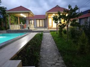 a home with a swimming pool and a house at Mountain Hearth in Vǝndam